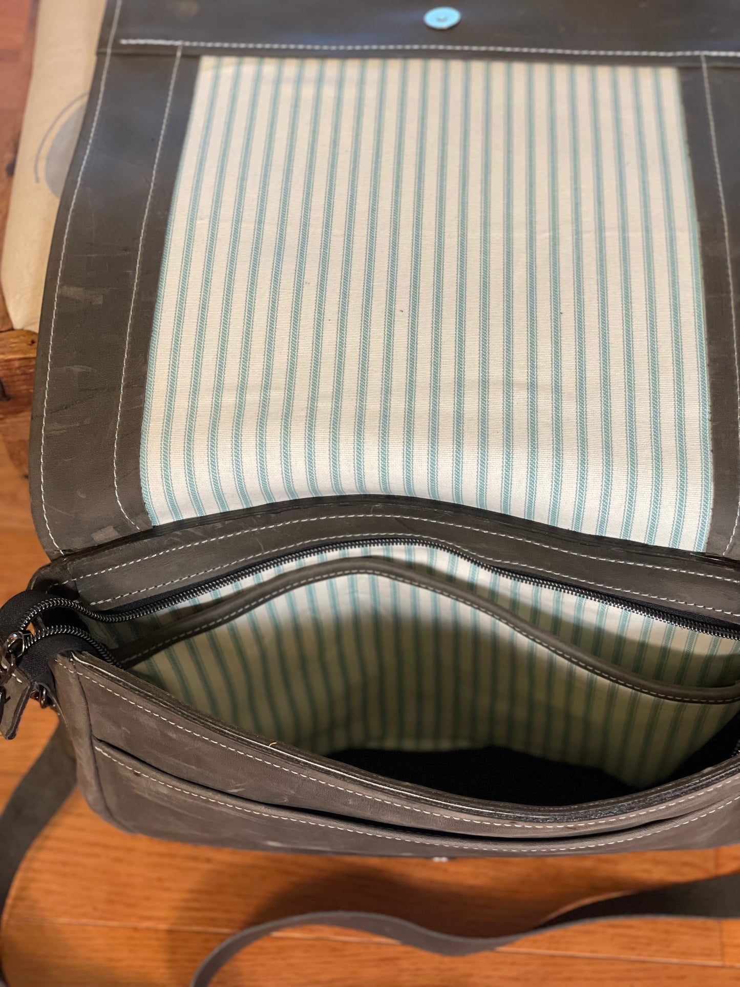 The KID Messenger Bag
