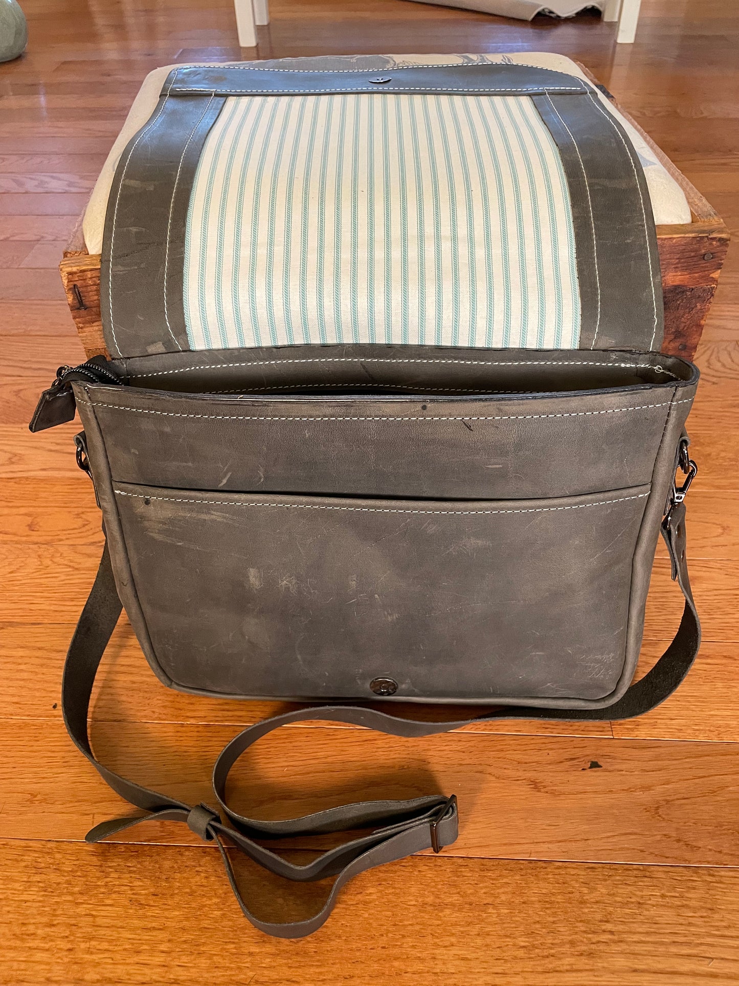 The KID Messenger Bag